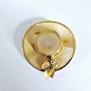 Vintage Gold Tone Mesh Gardening Hat With Leaf & Bead Dangle Detail Pin Brooch